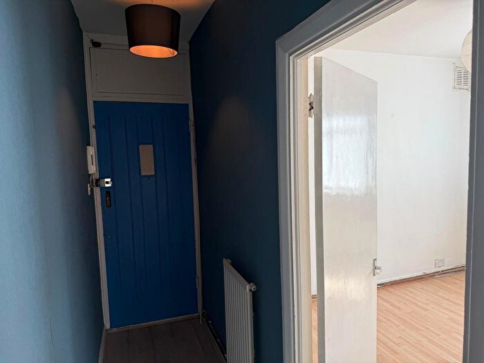 1 Bedroom Flat To Rent In Brewster Gardens North Kensington, London, W10