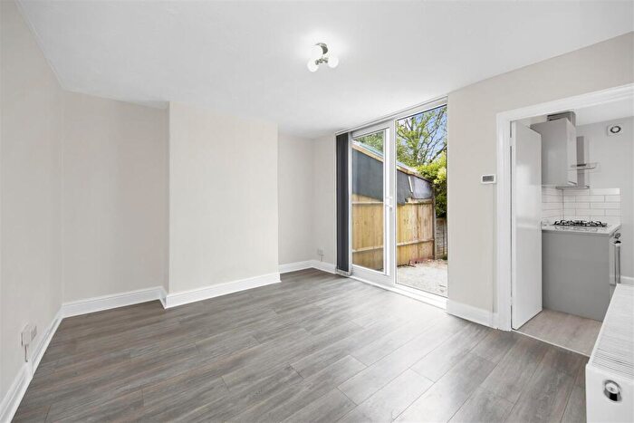 1 Bedroom Flat To Rent In Braemar Avenue, Neasden, London, NW10