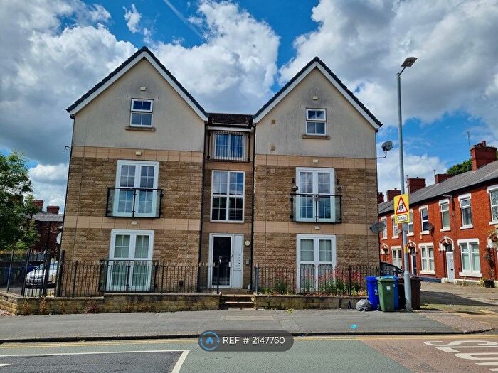 2 Bedroom Flat To Rent In The White Hart Apartments, Hyde, SK14