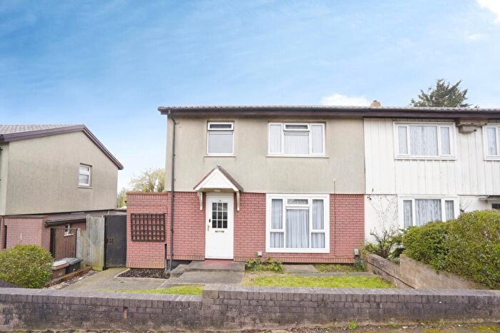 3 Bedroom Semi Detached House For Sale In Ashcroft Road, Luton, LU2