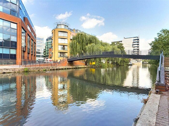 2 Bedroom Apartment For Sale In Oyster Wharf, Crane Wharf, Reading, Berkshire, RG1