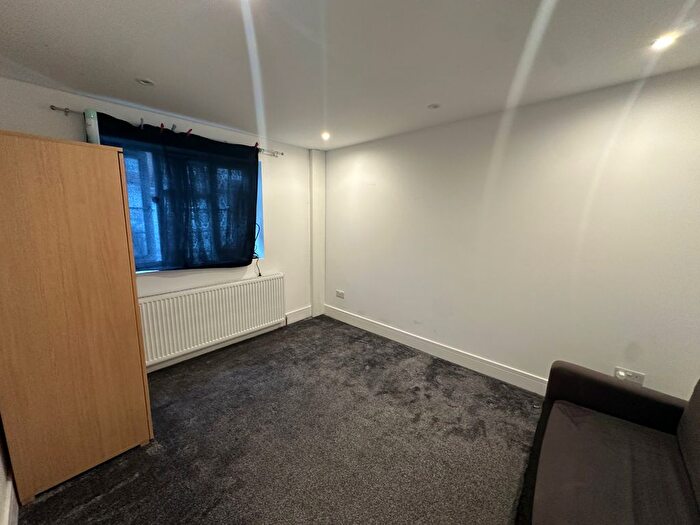 2 Bedroom Flat To Rent In Shakespeare Avenue, Hayes, UB4