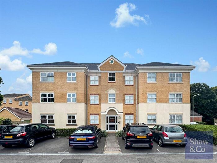 2 Bedroom Flat For Sale In Hurworth Avenue, Slough, SL3