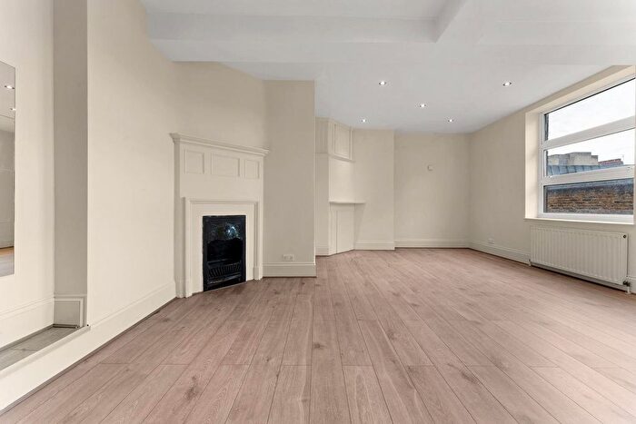3 Bedroom Flat To Rent In Commercial Road, Whitechapel, London, E1