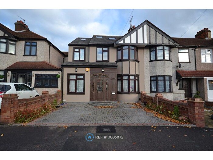 6 Bedroom Semi-detached House To Rent In Dunspring Lane, Ilford, IG5