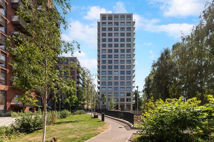 3 Bedroom Apartment For Sale In Starboard Way, London, E16