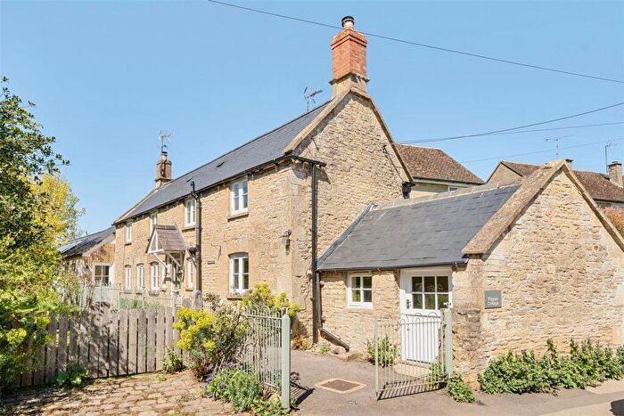 3 Bedroom Cottage For Sale In High Street, Milton-Under-Wychwood, Chipping Norton, OX7