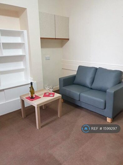1 Bedroom Flat To Rent In Levenshulme, Manchester, M19