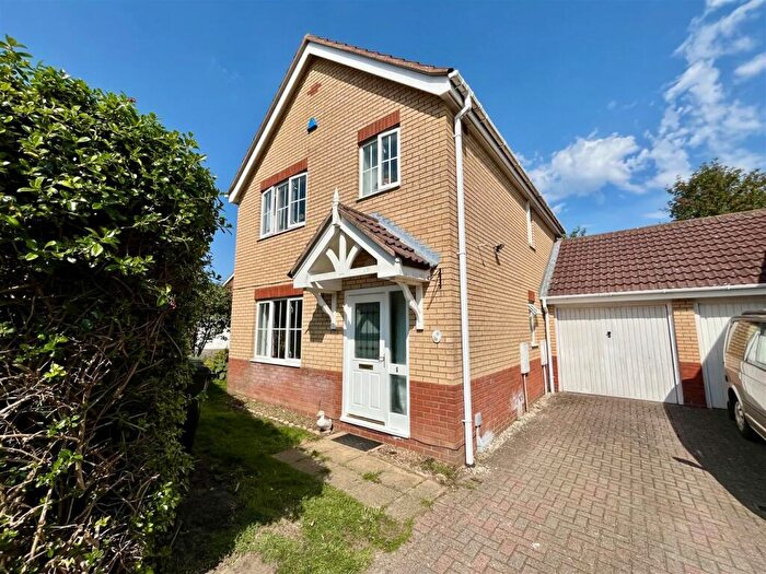 3 Bedroom Detached House For Sale In Mallow Way, Wymondham, NR18
