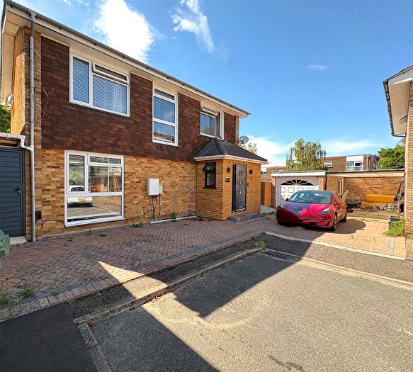 4 Bedroom Detached House To Rent In Leslie Gardens, Sutton, SM2