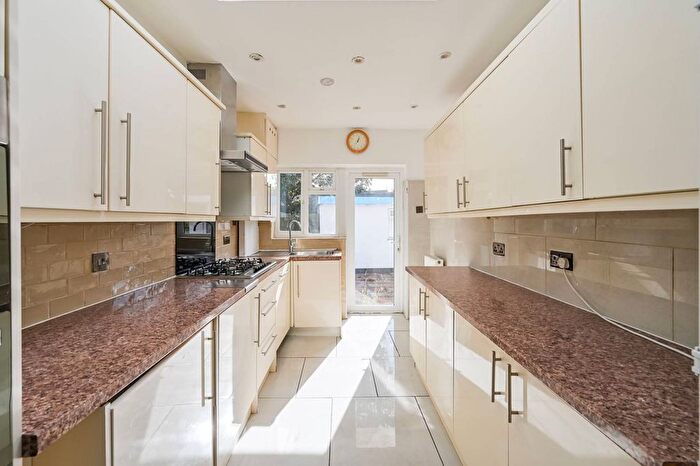 5 Bedroom Property To Rent In White Hart Lane, Tottenham, London, N17
