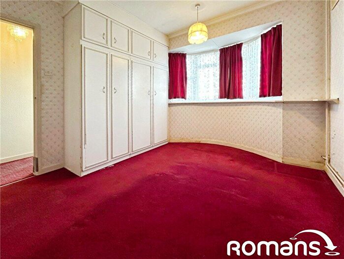 2 Bedroom Bungalow For Sale In Bannard Road, Maidenhead, Berkshire, SL6