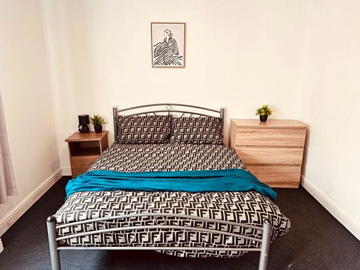 Studio To Rent In Trotters Lane, West Bromwich, B71