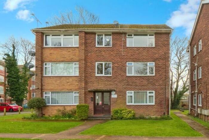 1 Bedroom Flat To Rent In Weston Lane, Southampton, SO19