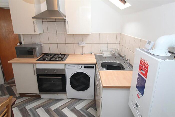 2 Bedroom Flat To Rent In Gordon Road, Cardiff, CF24