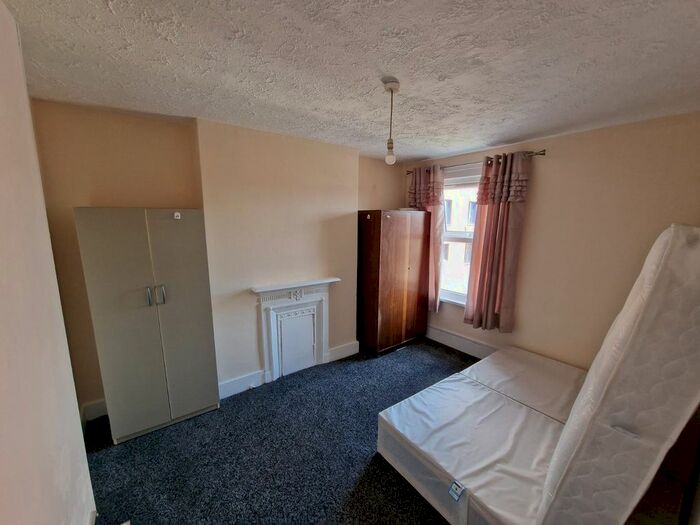 3 Bedroom Flat To Rent In High Street North, Manor Park, E12