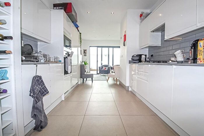 4 Bedroom Detached House To Rent In South Grove, Harringay, N15