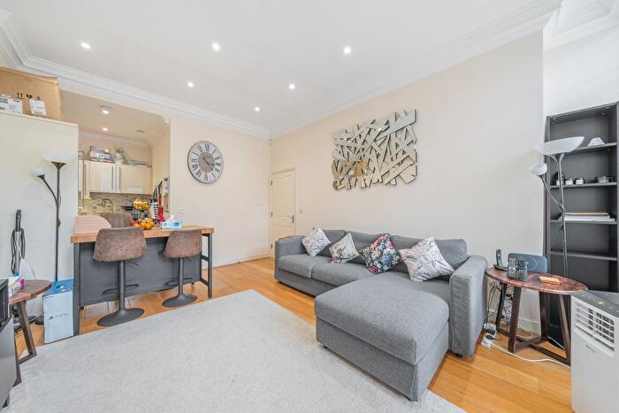 3 Bedroom Flat To Rent In Guilford Street, London, WC1N