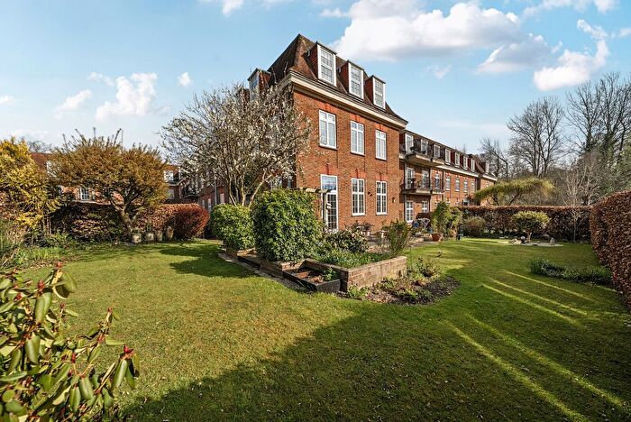 2 Bedroom Flat For Sale In Ottershaw Park, Ottershaw, KT16