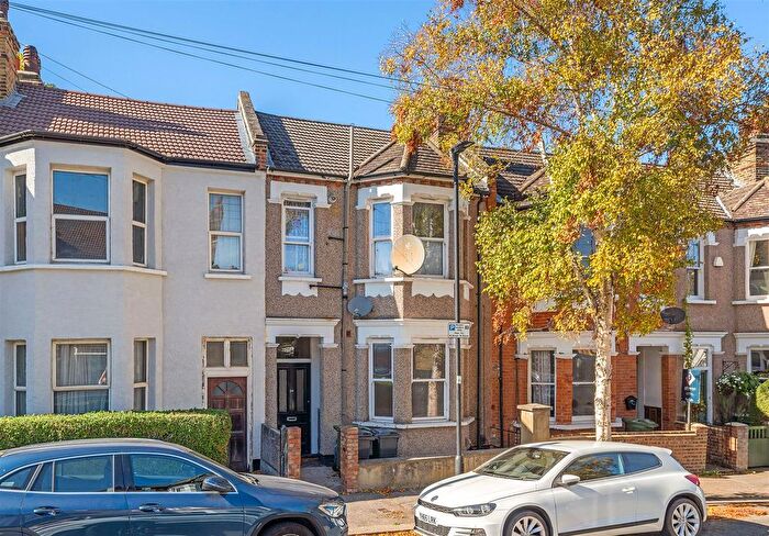 2 Bedroom Flat For Sale In Harpenden Road, West Norwood, SE27