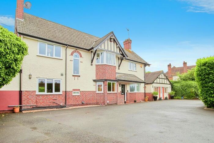 6 Bedroom Detached House For Sale In Paradise Lane, Birmingham, B28
