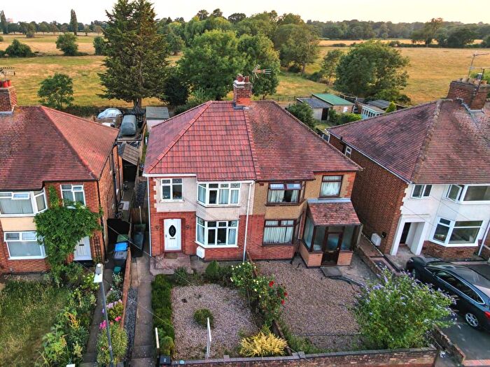 3 Bedroom Semi-Detached House For Sale In Pytchley Road, Southfields, CV22