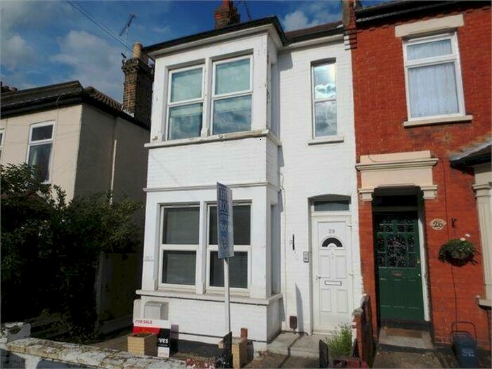 2 Bedroom Apartment To Rent In Shakespear Drive, Westcliff On Sea, Westcliff On Sea, SS0