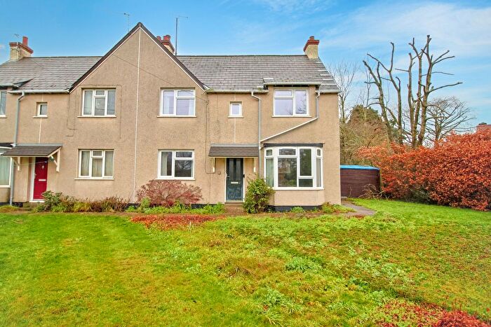 3 Bedroom Semi Detached House For Sale In The Crescent, Pewsey, SN9