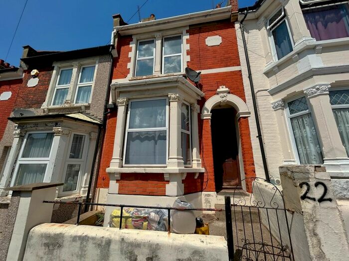 3 Bedroom Terraced House To Rent In Ross Street, Rochester, Kent, ME1