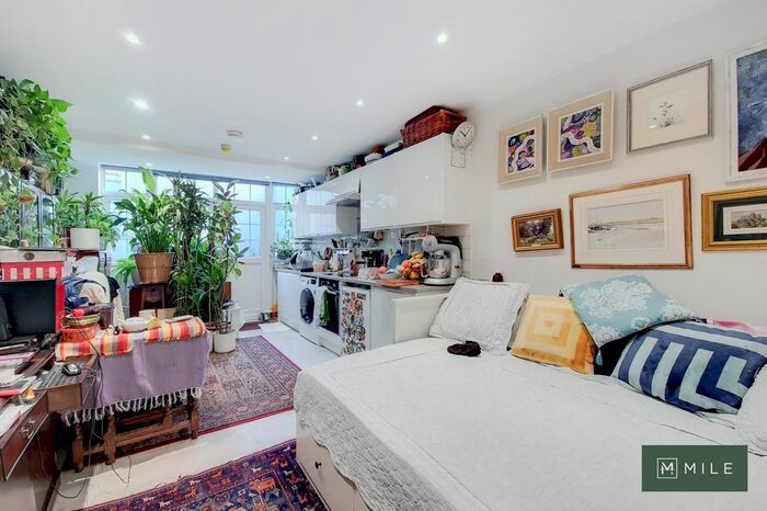 Studio To Rent In Ravenscroft Avenue, London, NW11