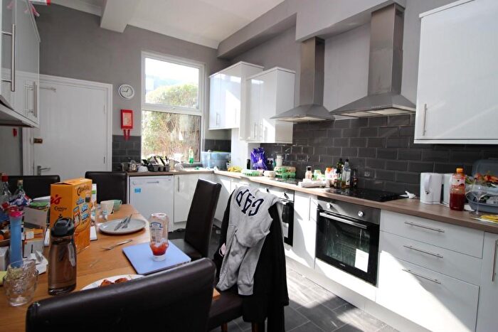 11 Bedroom House To Rent In Brudenell Road, Leeds, LS6