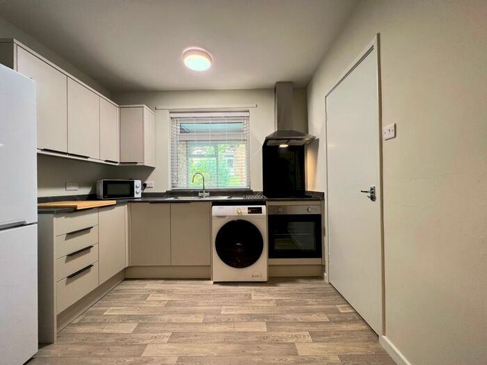2 Bedroom Apartment To Rent In Sycamore Court, Beeston, Nottingham, NG9