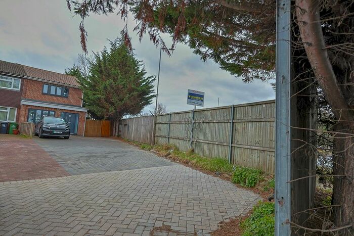 3 Bedroom End Of Terrace House To Rent In Farm Close, Cheshunt, Waltham Cross, EN8