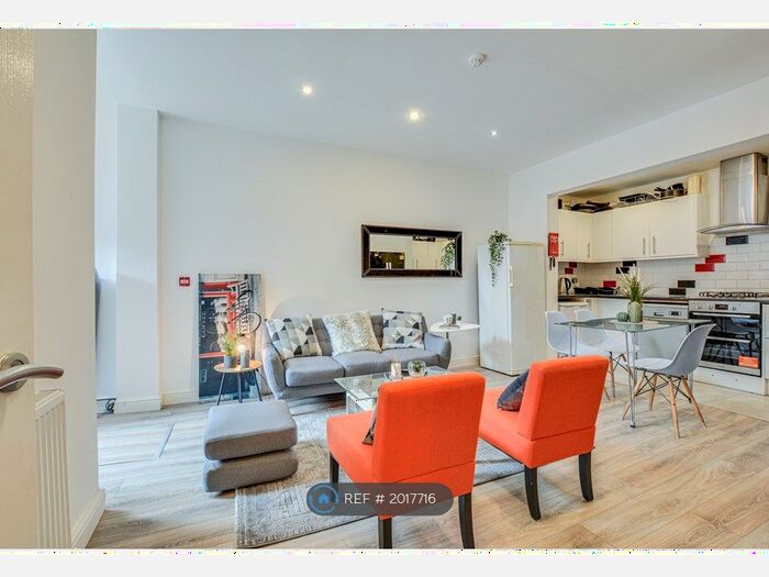 8 Bedroom Terraced House To Rent In Mabfield Road, Manchester, M14