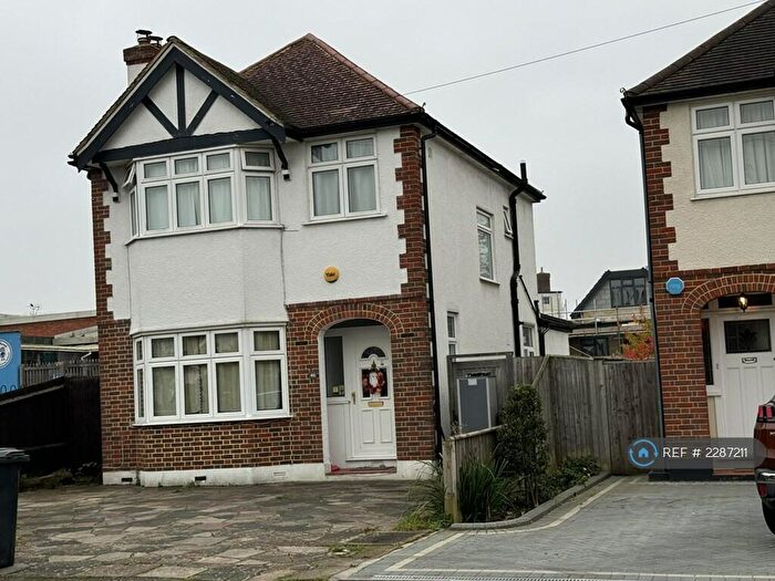 4 Bedroom Detached House To Rent In Cuddington Avenue, Worcester Park, KT4