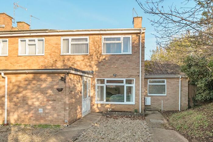 4 Bedroom End Terrace House For Sale In Riely Close, Long Hanborough, OX29