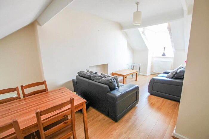 2 Bedroom Flat To Rent In £pppw - Grosvenor Road, Jesmond, NE2