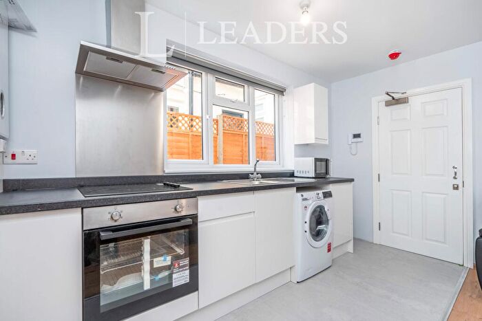 1 Bedroom Apartment To Rent In Southampton, Commerical Road, SO15