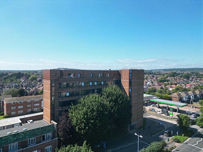 1 Bedroom Flat To Rent In Strand Parade, Goring-By-Sea, BN12