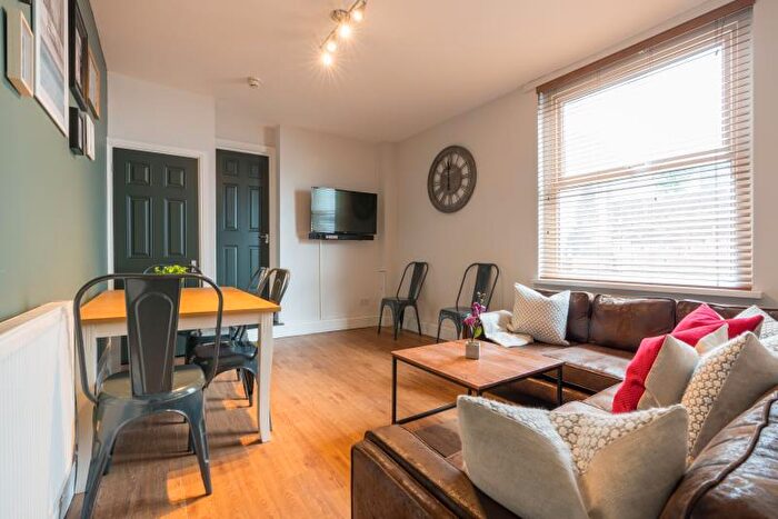 7 Bedroom Terraced House To Rent In Colum Road, Cardiff, CF10