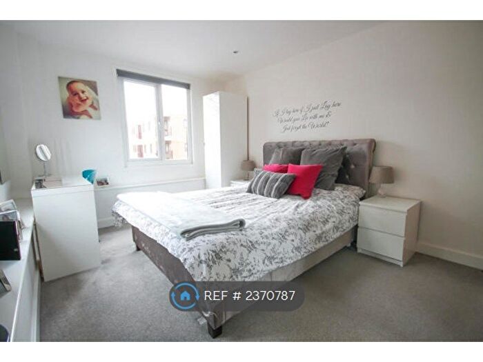 1 Bedroom Flat To Rent In Phoenix House, East Grinstead, RH19