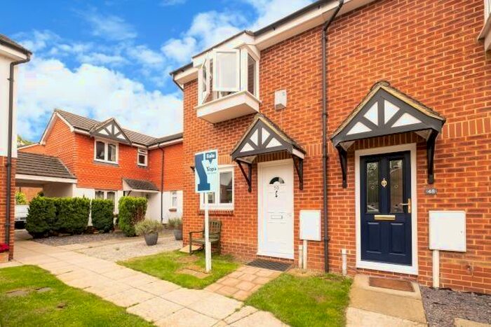 2 Bedroom Terraced House To Rent In Eyston Drive Weybridge, KT13