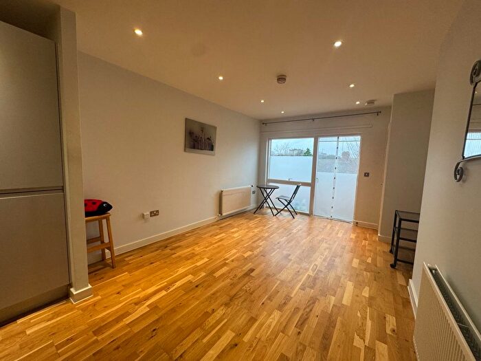 1 Bedroom Flat To Rent In Hollybush Street, London, E13