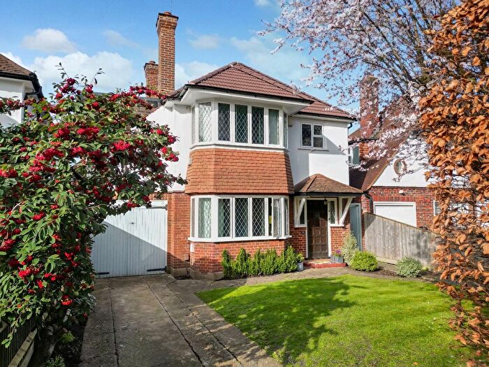 4 Bedroom Detached House For Sale In Hinchley Way, Esher, KT10