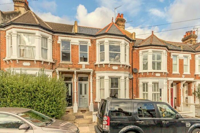 2 Bedroom Flat To Rent In Bramfield Road, London, SW11