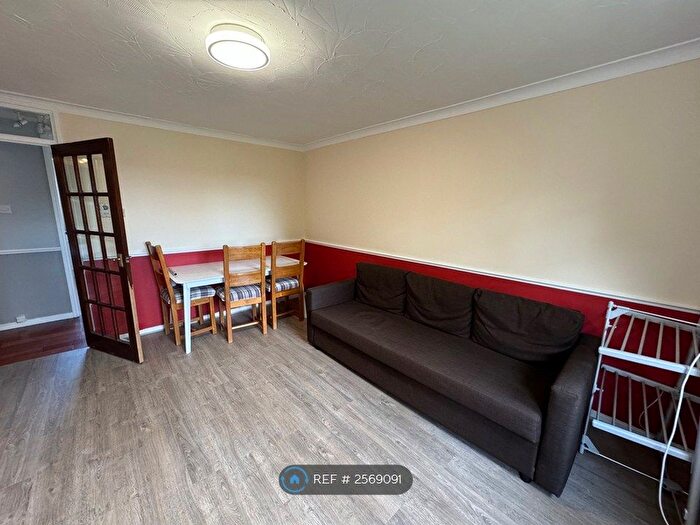 2 Bedroom Flat To Rent In Wilton Court, Glasgow, G20