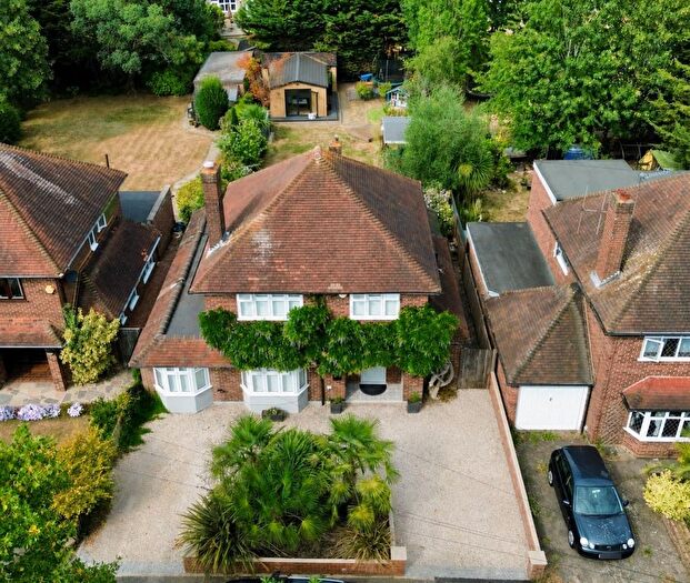 4 Bedroom Detached House For Sale In Glen Avenue, Ashford, Middlesex, TW15