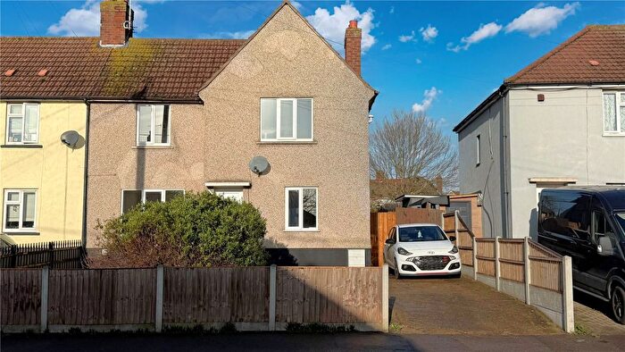 3 Bedroom Semi-Detached House To Rent In Giffords Cross Road, Corringham, Essex, SS17