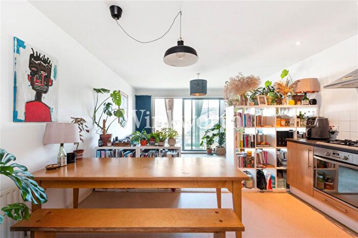 1 Bedroom Apartment For Sale In Broad Lane, London, N15
