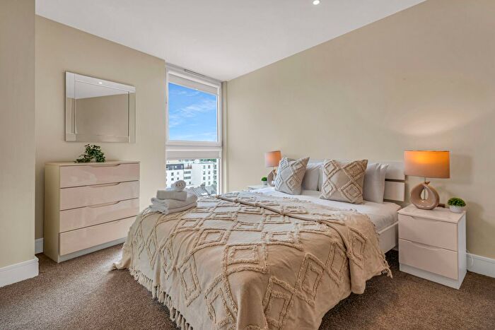 2 Bedroom Flat To Rent In Lanterns Way, London, E14